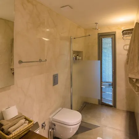Sleeps 8 With Pool Air Con And Wifi Villa