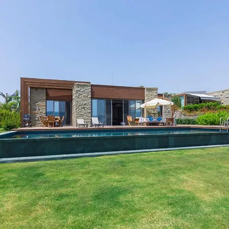 Sleeps 8 With Pool Air Con And Wifi * Bitez
