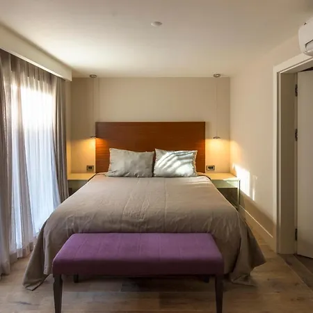 Sleeps 8 With Pool Air Con And Wifi *